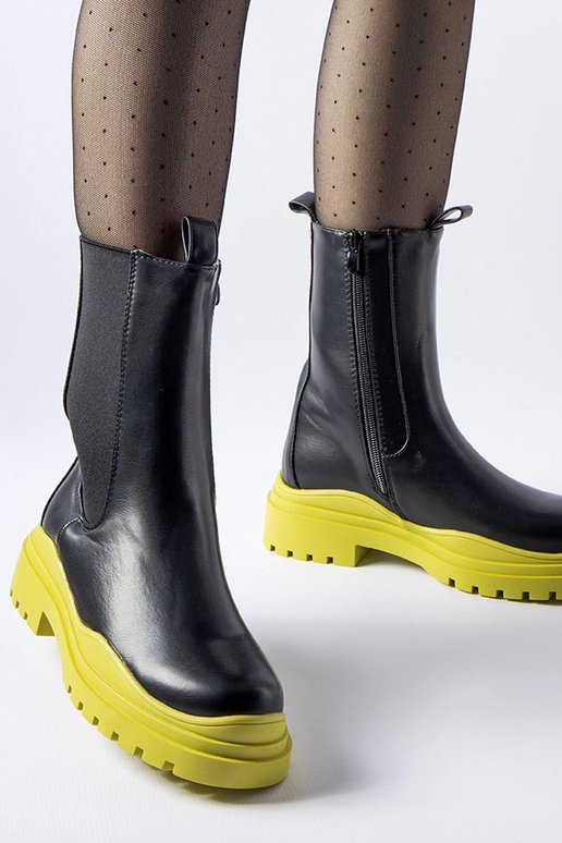 Juodi auliniai batai su spalvingu... Juodi auliniai batai su spalvingu...