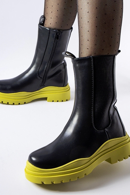 Juodi auliniai batai su spalvingu... Juodi auliniai batai su spalvingu...