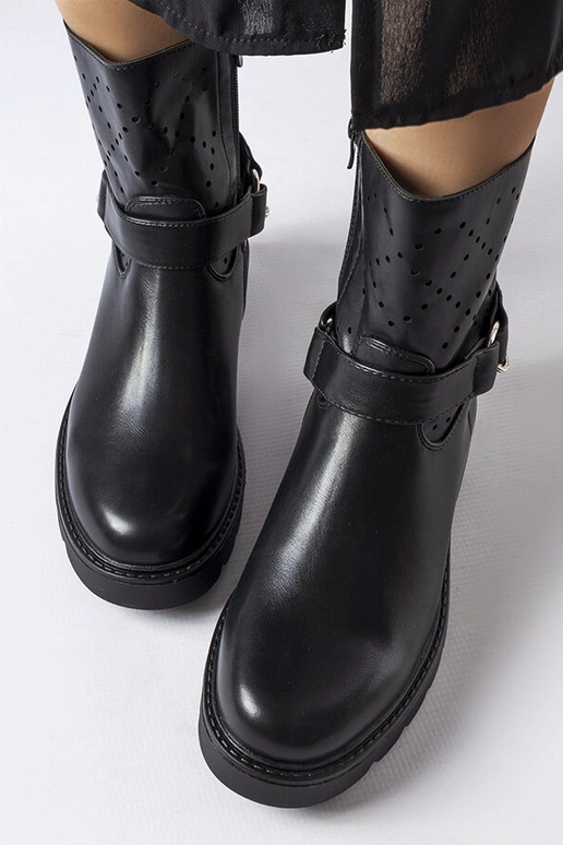 Juodi ažūriniai batai su grandinėle... Juodi ažūriniai batai su grandinėle...