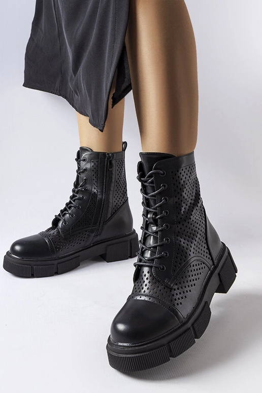 Juodi ažūriniai batai Corpus Juodi ažūriniai batai Corpus