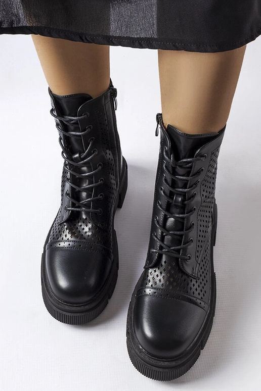 Juodi ažūriniai batai Corpus Juodi ažūriniai batai Corpus