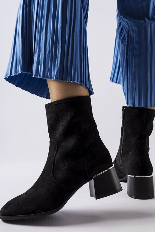 Juodi-rožiniai įsispiriami aulinukai,...