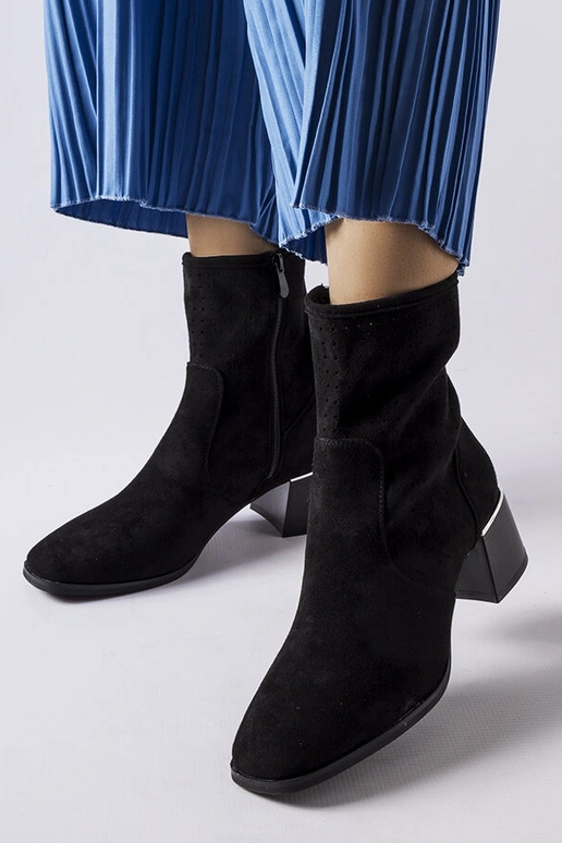 Juodi-rožiniai įsispiriami aulinukai,...