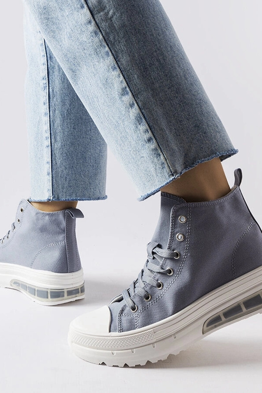 Tylūs pilki aukštakulniai sportbačiai