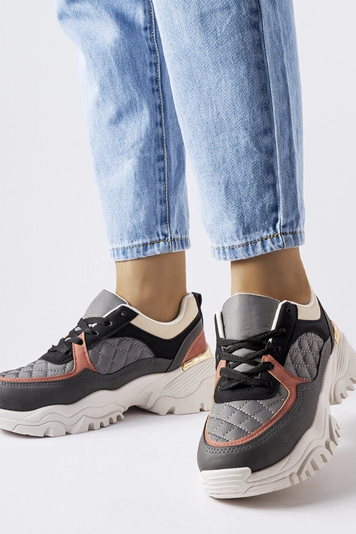 Pilki sportbačiai su spalvingais... Pilki sportbačiai su spalvingais...