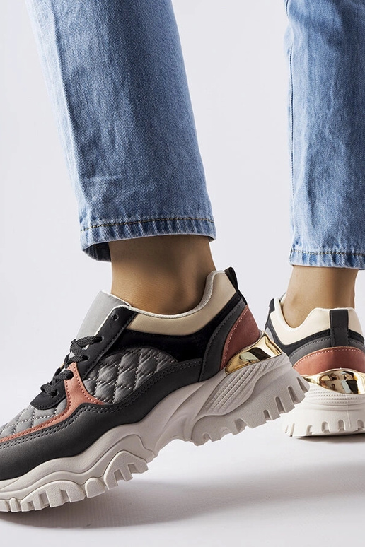 Pilki sportbačiai su spalvingais... Pilki sportbačiai su spalvingais...