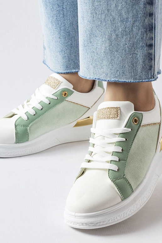 Balti ir žali batai su aukso akcentu... Balti ir žali batai su aukso akcentu...