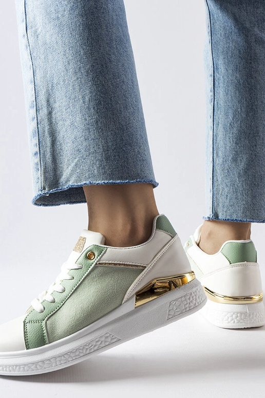 Balti ir žali batai su aukso akcentu... Balti ir žali batai su aukso akcentu...