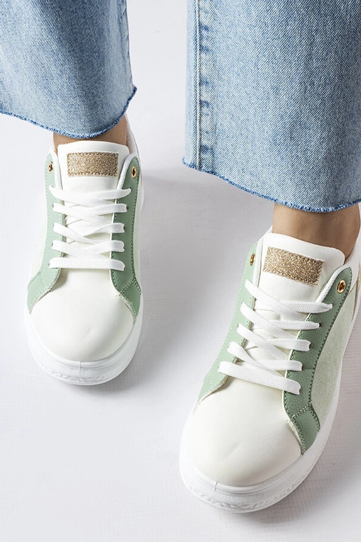 Balti ir žali batai su aukso akcentu... Balti ir žali batai su aukso akcentu...