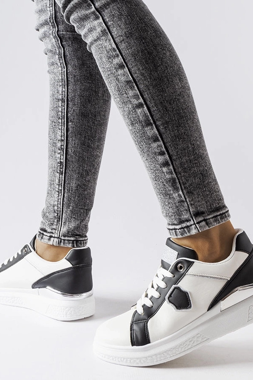 Juodos ir baltos spalvos sportbačiai... Juodos ir baltos spalvos sportbačiai...