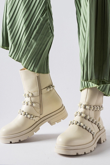 Smėlio spalvos kulkšnies batai dekoruoti Callicratide perlais