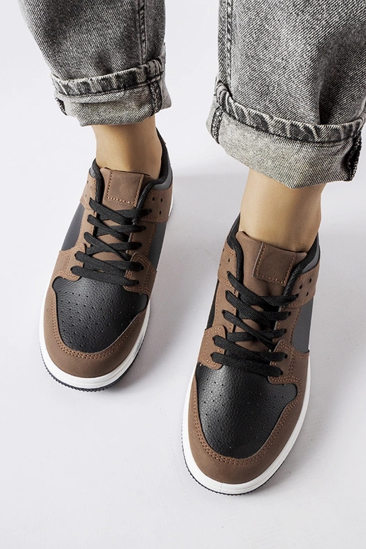 Jacqueline rudi ir juodi sportbačiai Jacqueline rudi ir juodi sportbačiai