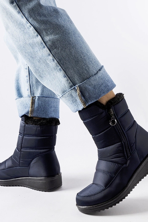 Tamsiai mėlyni sniego batai su žemu... Tamsiai mėlyni sniego batai su žemu...