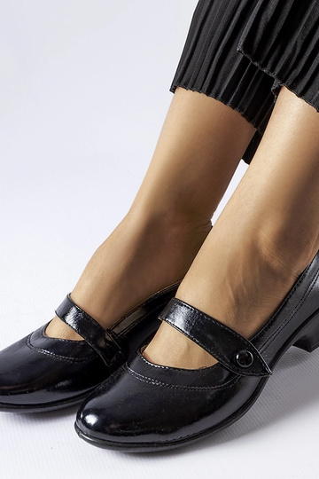 Juodos žemakulnės pompos Simi 2