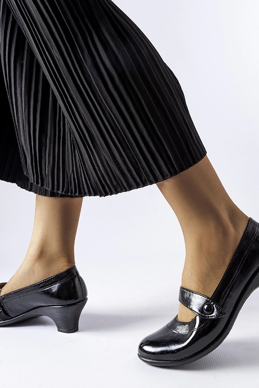 Juodos žemakulnės pompos Simi Juodos žemakulnės pompos Simi