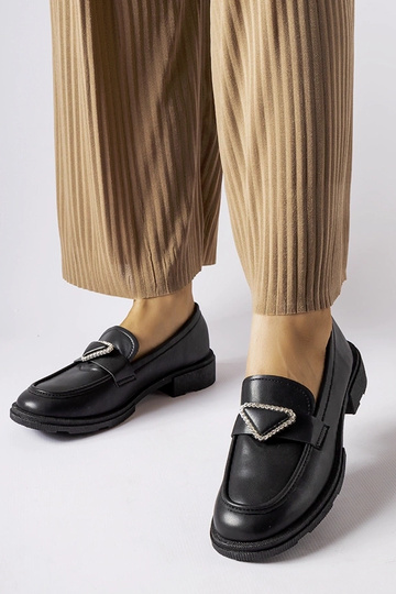 Juodi mokasinai dekoruoti...