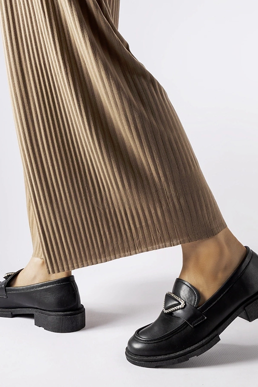 Juodi mokasinai dekoruoti cirkoniais...