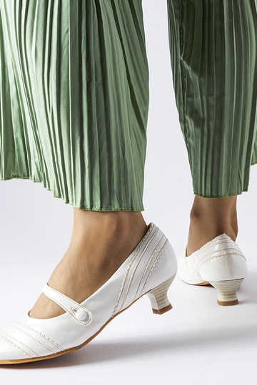 Baltos žemakulnės pompos... 2