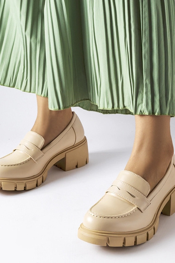 Smėlio spalvos elegantiški...