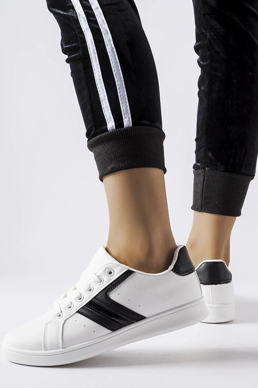 Balti sportbačiai su juodais...