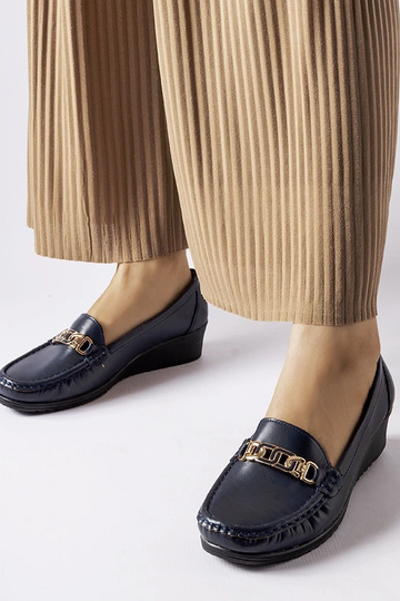 Tamsiai mėlynos spalvos...