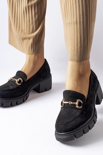 Juodi aukštakulniai...