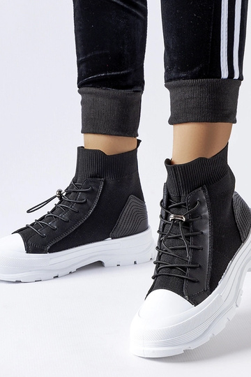 Fredo juodi sportbačiai...