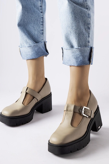 Smėlio spalvos pusbačiai...