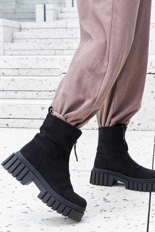 Juodi izoliuoti moteriški kulkšnies...