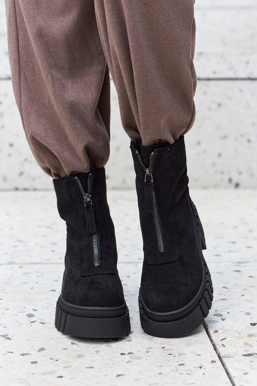 Juodi izoliuoti moteriški kulkšnies...