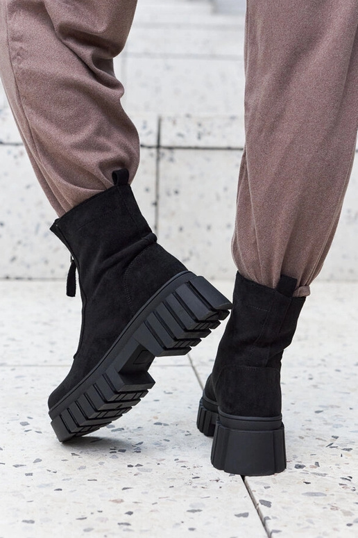 Juodi izoliuoti moteriški kulkšnies...