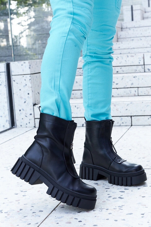 Juodi izoliuoti kulkšnies batai su...