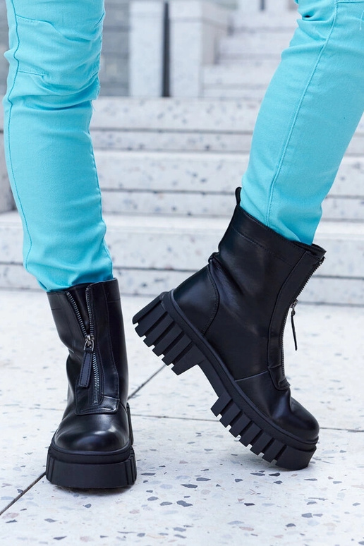 Juodi izoliuoti kulkšnies batai su...