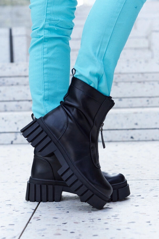 Juodi izoliuoti kulkšnies batai su...