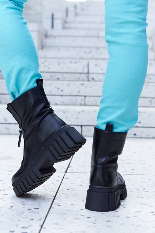 Juodi izoliuoti kulkšnies batai su...