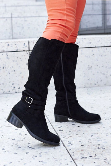 Juodi izoliuoti batai iš...