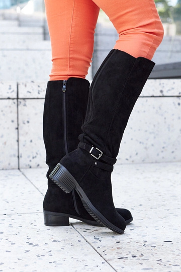 Juodi izoliuoti batai iš... 2