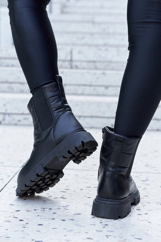 Juodos spalvos izoliuoti Galvani...