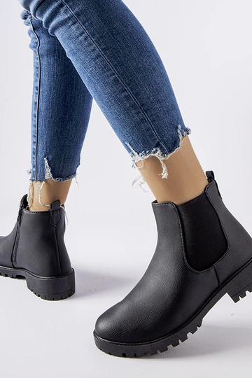 Juodi klasikiniai laisvalaikio batai iš dirbtinės odos Sabre 2
