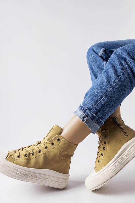 Tamsiai smėlio spalvos šilti...