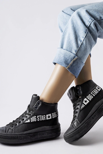 Juodi izoliuoti sportbačiai... 2