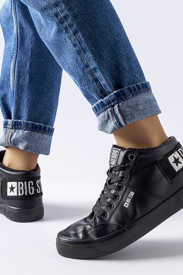 Juodi izoliuoti sportbačiai... 2