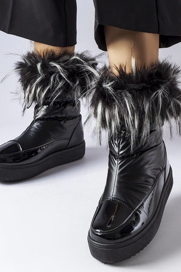 Juodi izoliuoti sniego... 2