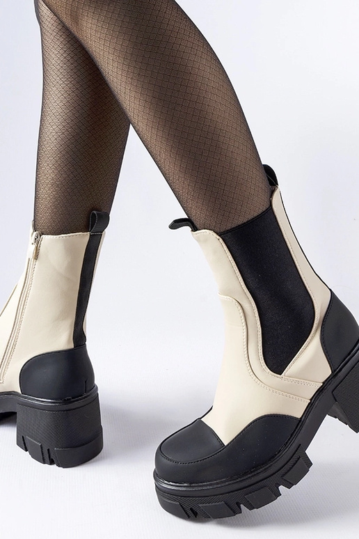 Smėlio ir juodos spalvos Mafalda...