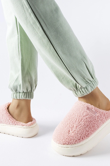 Rožinės izoliuotos šlepetės... 2