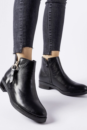 Juodi izoliuoti klasikiniai...