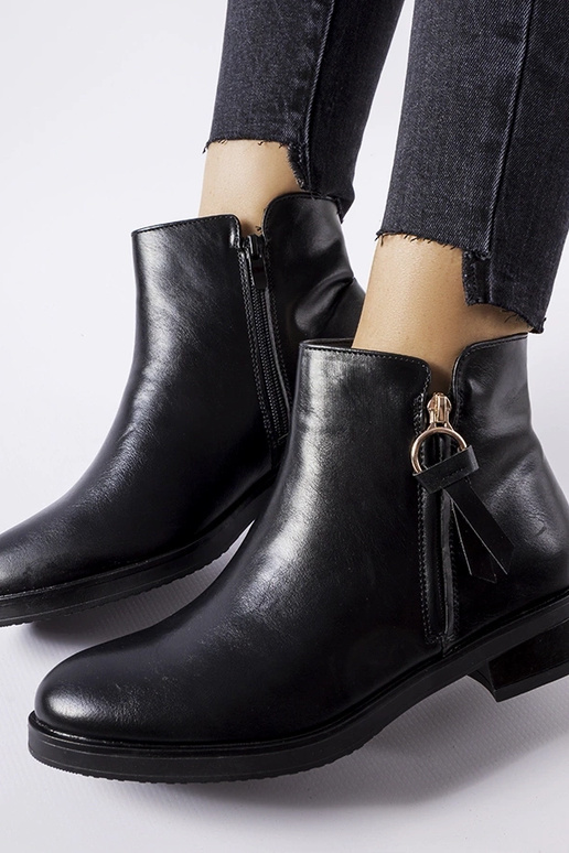 Juodi izoliuoti klasikiniai Corciano...