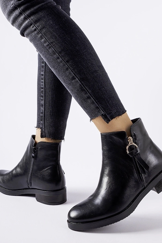 Juodi izoliuoti klasikiniai Corciano...