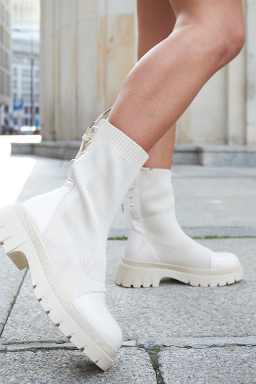 Albertina smėlio spalvos lakinės odos... Albertina smėlio spalvos lakinės odos...