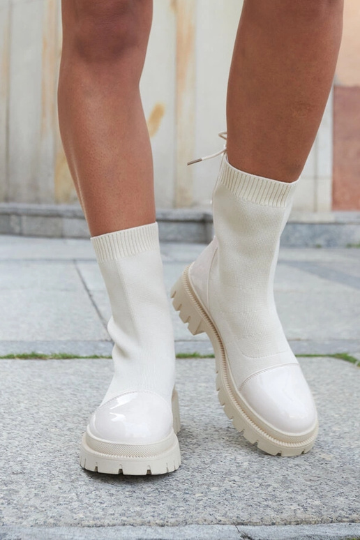 Albertina smėlio spalvos lakinės odos... Albertina smėlio spalvos lakinės odos...